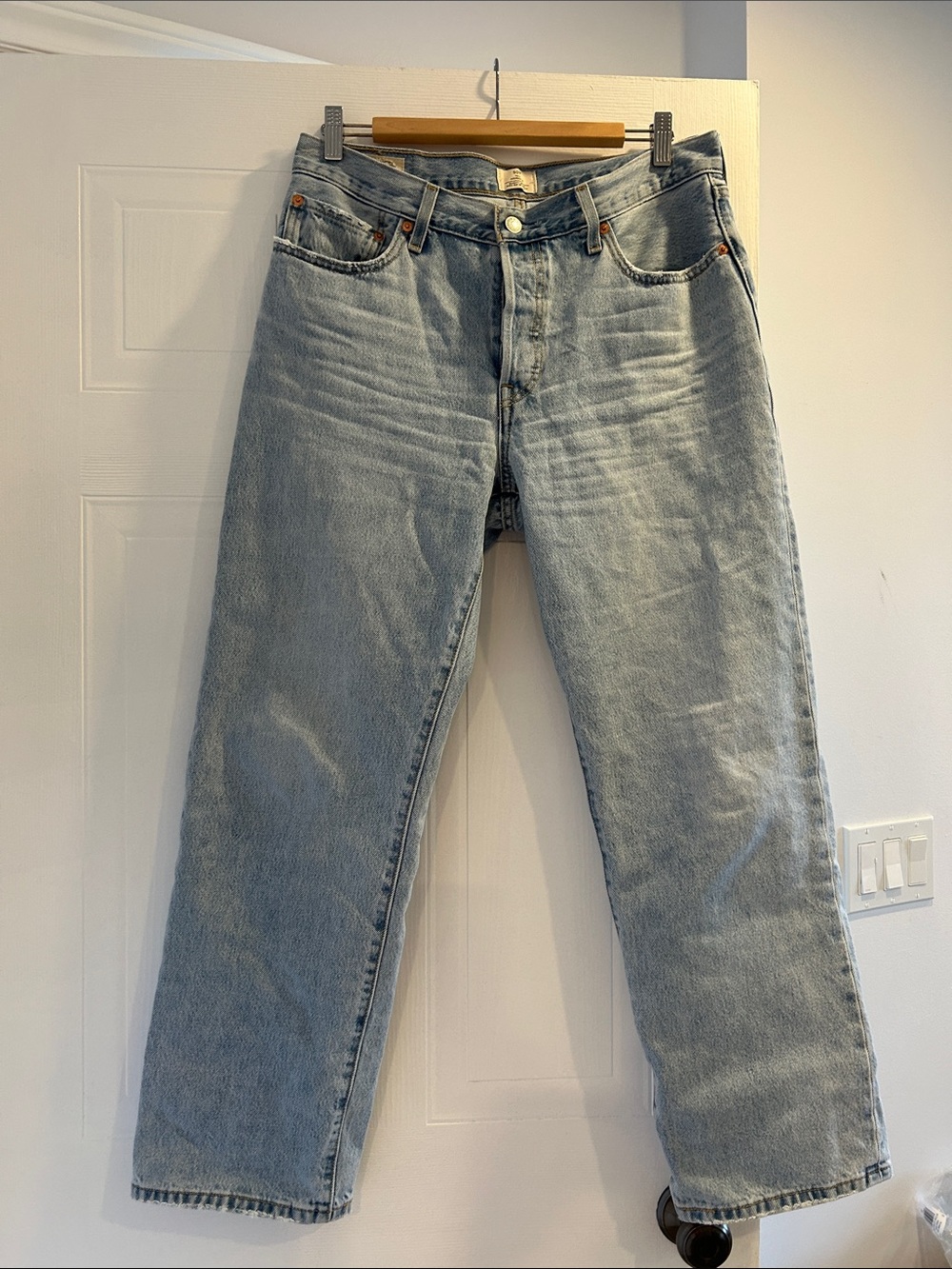 Light Wash Women’s Straight-Leg Jeans - Classic Casual -Mid Rise